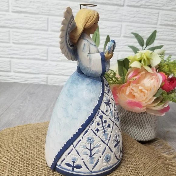 Jim Shore Angel Holding Heart (Psalms 33:11) - Picture 3 of 8